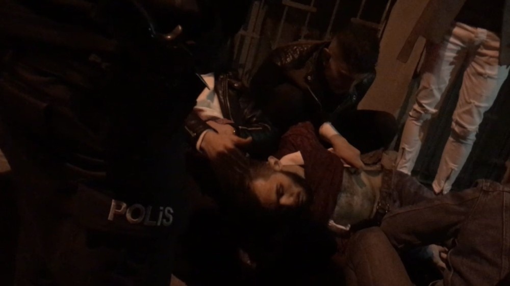 ‘Ne bakıyorsun’ tartışmasında kan döküldü: 1’i ağır 2 yaralı