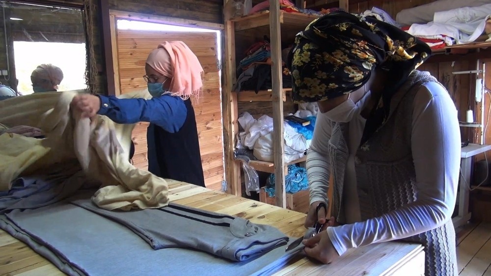 İnsanlık Köyü’ne kadın eli değdi