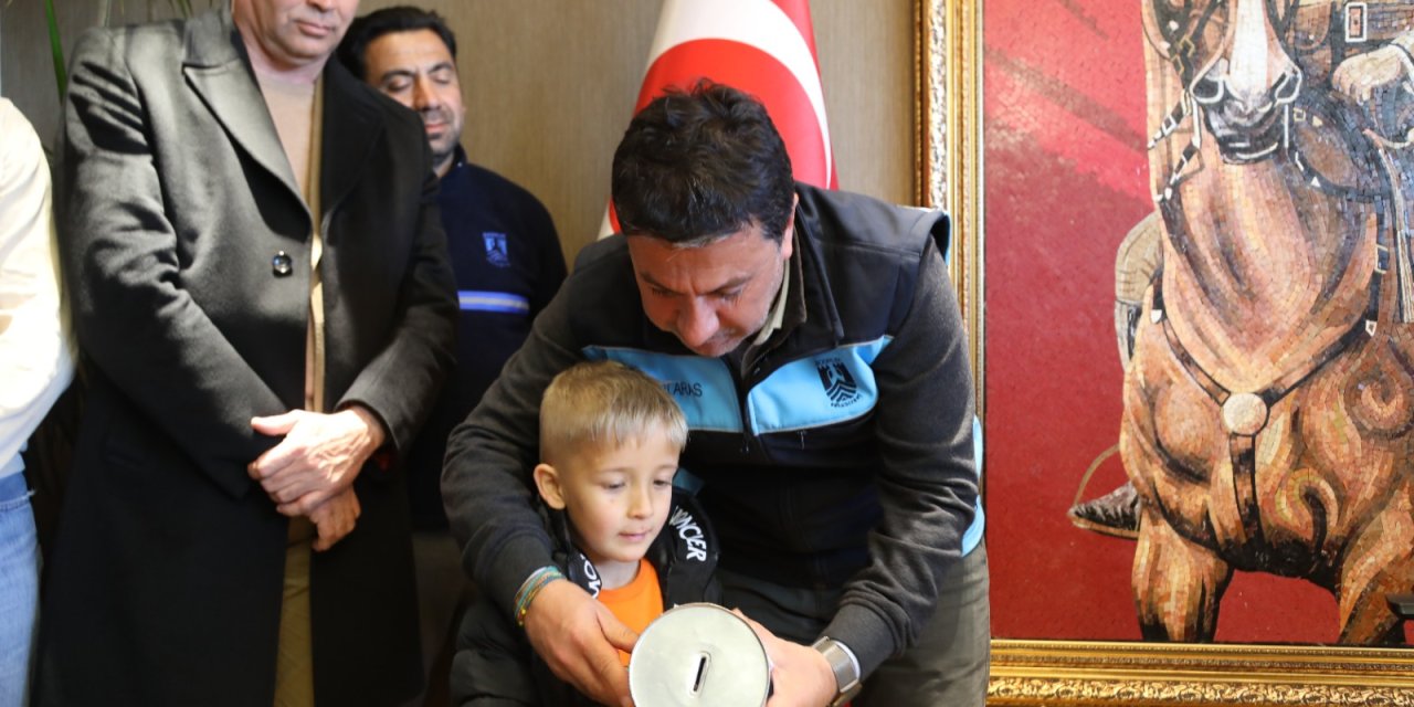 5 Yaşındaki minik "Depremzede arkadaşıma oyuncak alın, Ahmet Aras Amca...