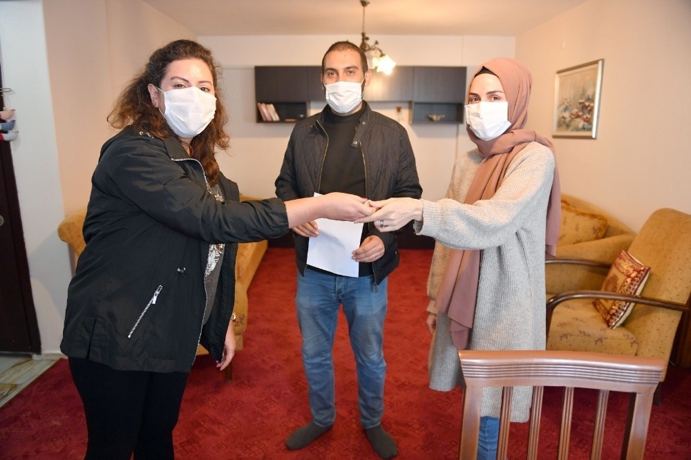 Ev aldıktan sonra depreme yakalandılar, evleri hasar alan çift için duygulandıran destek