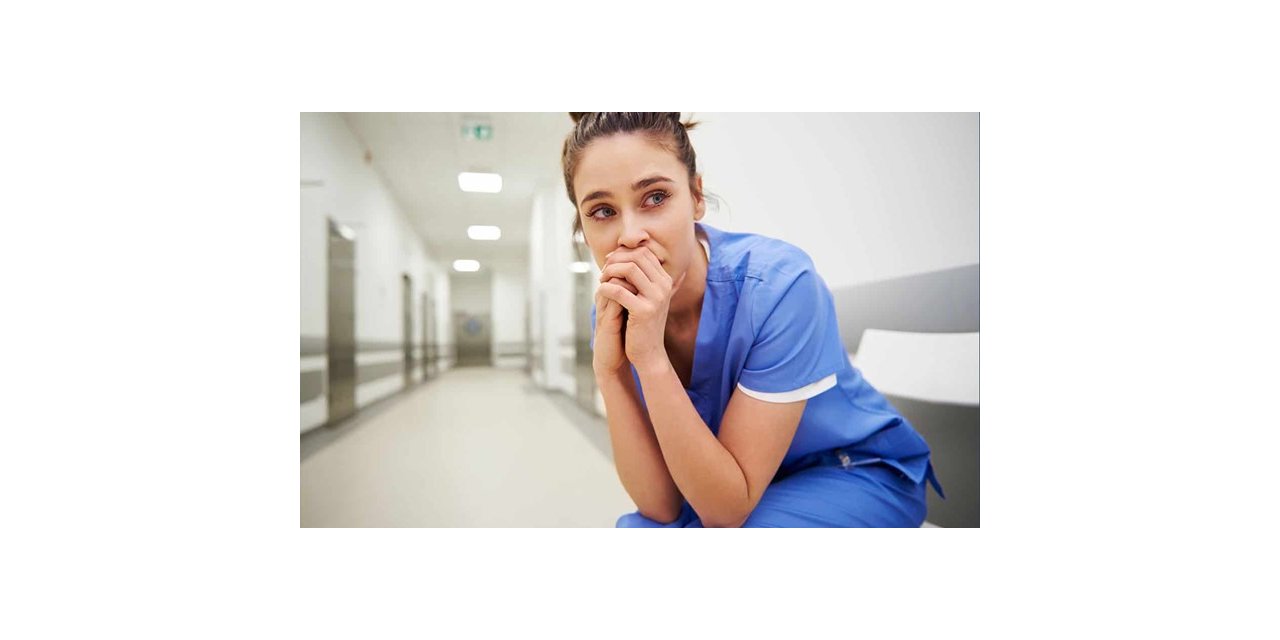 Sağlık Personeli Başhemşireyi Bıçakladı