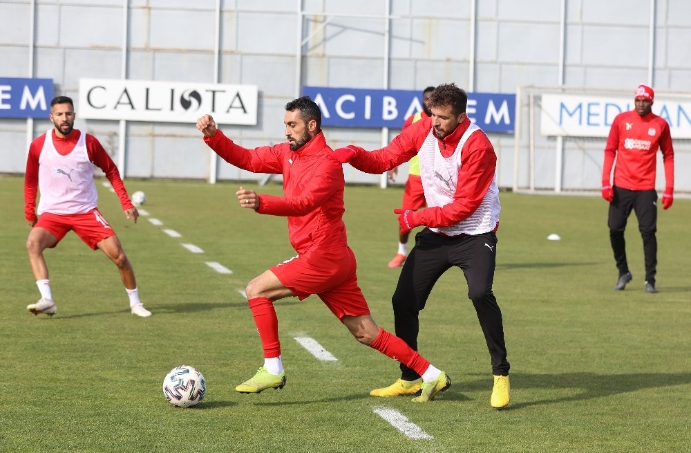 Sivasspor’da Karagümrük mesaisi devam ediyor