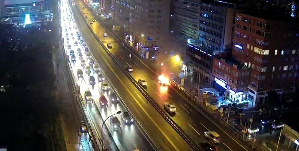 E-5’te bir otomobil alev alev yandı