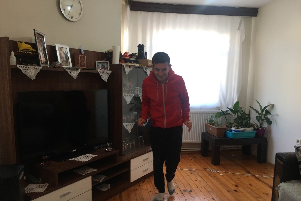 Yürüme zorluğu çeken engelli çocuğu için destek bekliyor