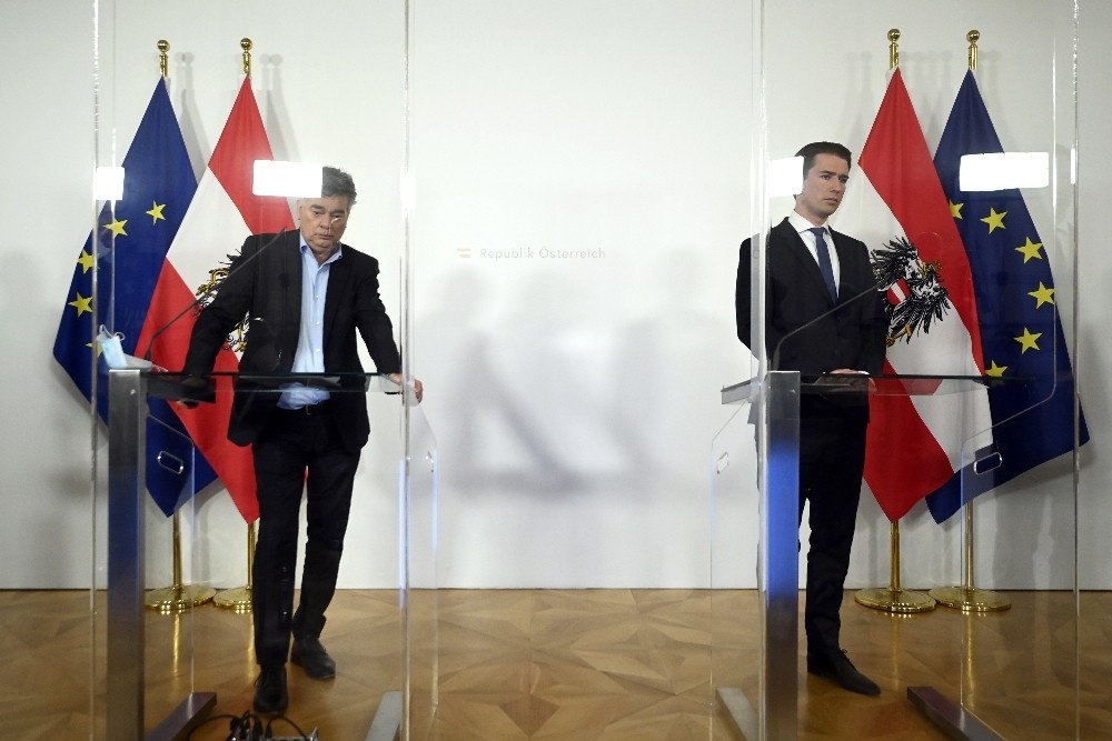 Avusturya’da 3 haftalık karantina ilan edildi