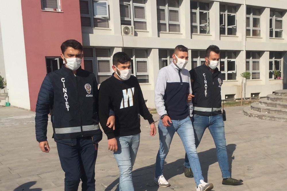 Rastgele ateş ederken yoldan geçen adamı vurdu