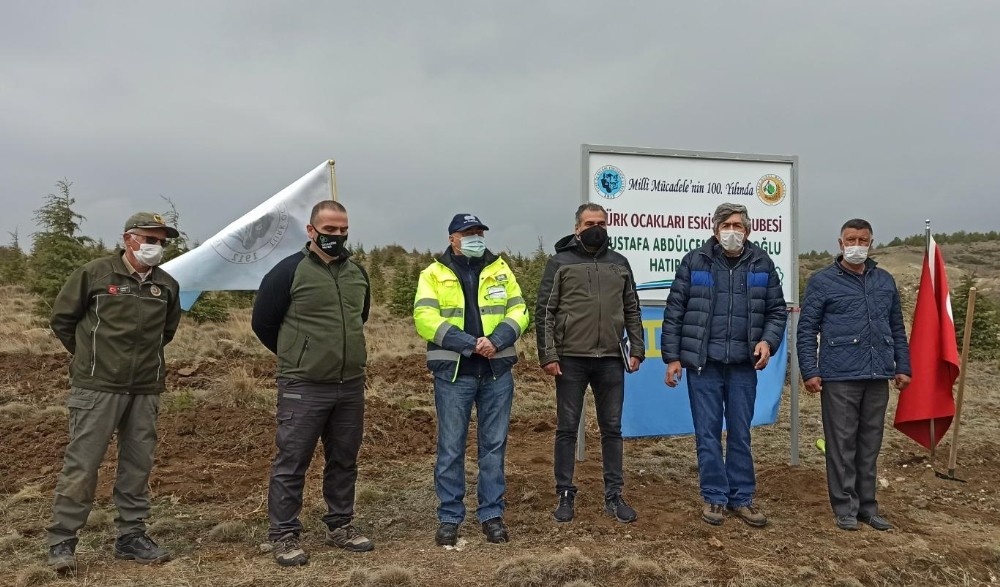 Eskişehir Türk Ocağı Mustafa Abdülcemil Kırımoğlu Hatıra Ormanı’na 2 bin 20 fidan