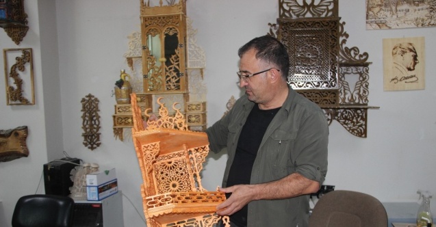 Ağaçları oyarak muhteşem sanat eserlerine dönüştürüyorlar