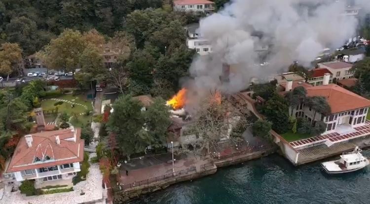 Vaniköy’de yanan tarihi cami havadan görüntülendi
