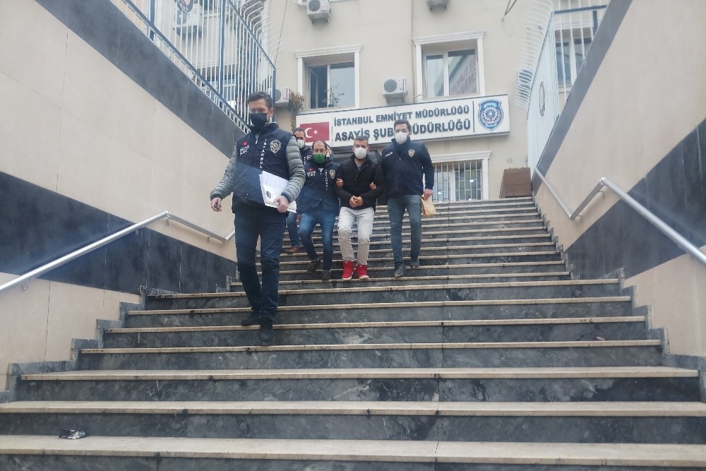 Silivri’de eski karısı ve eşini öldüren zanlı adliyeye sevk edildi
