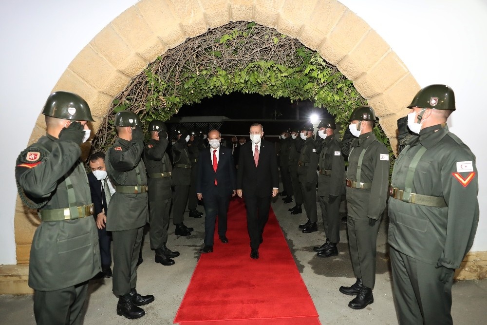 Cumhurbaşkanı Erdoğan, KKTC Cumhurbaşkanı Tatar ile bir araya geldi