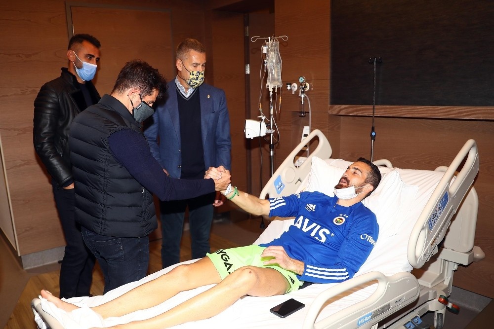 Fenerbahçe’den Harun Tekin’e moral ziyareti