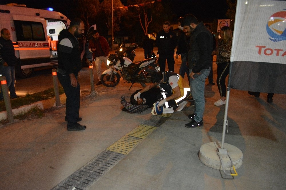 Ayvalık’ta iki motosiklet çarpıştı; 1’i ağır 2 yaralı