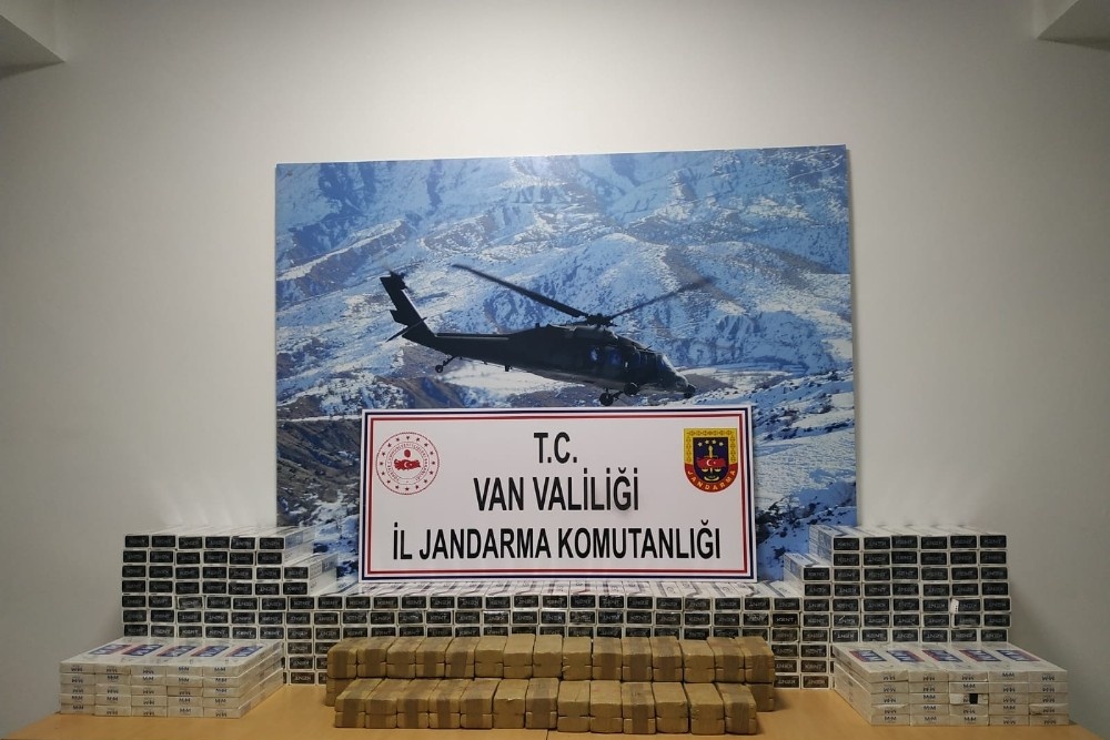 Başkale’de ağıllara saklanan 44 kilo eroin ele geçirildi