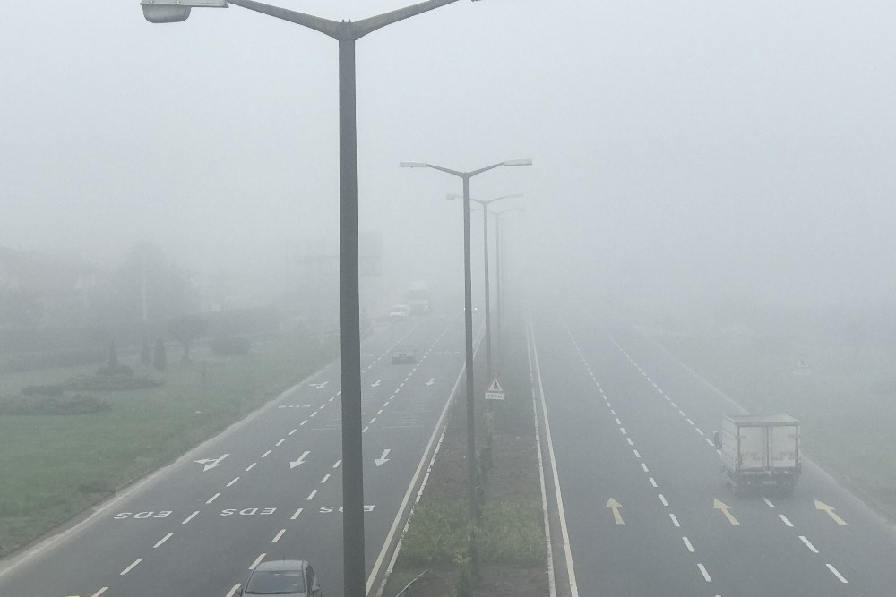 Düzce’de yeni güne yoğun sisle başladı