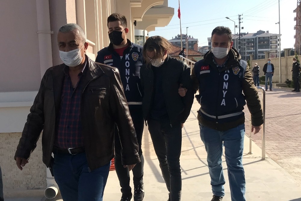 Birlikte olduğu 2 çocuk annesi kadını vurup öldüren genç adliyede