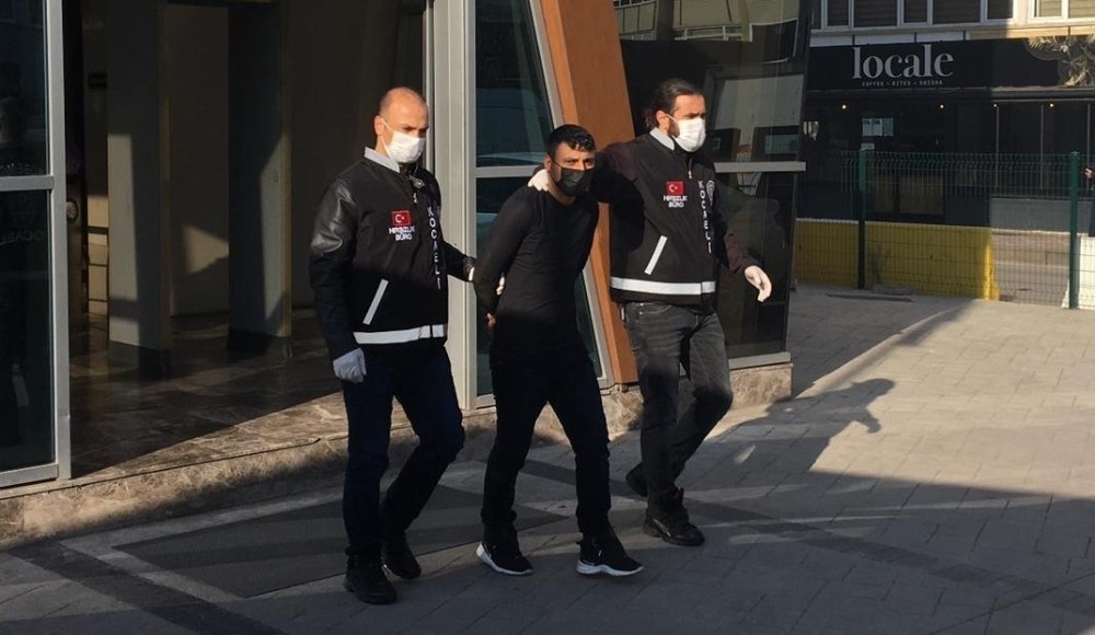 Kocaeli’de otomobilden 200 bin TL çalan 3 hırsız yakalandı