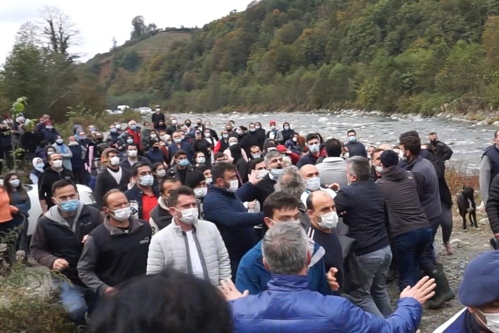 Mahkeme heyetinin keşif yaptığı sırada arbede çıktı
