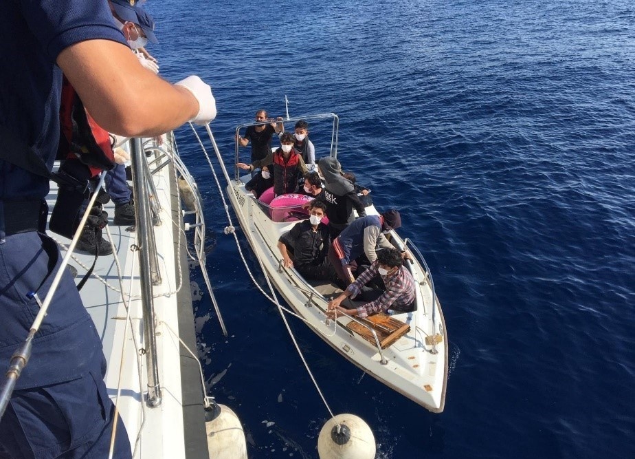 Mersin’de teknede 13 kaçak göçmen yakalandı