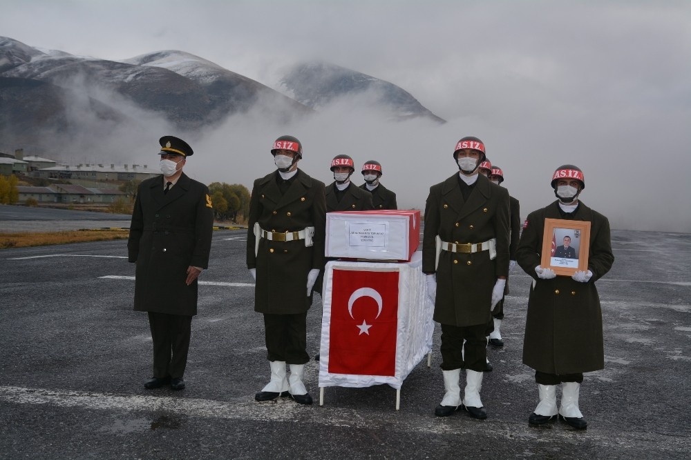 Hakkari’de şehit asker için uğurlama töreni