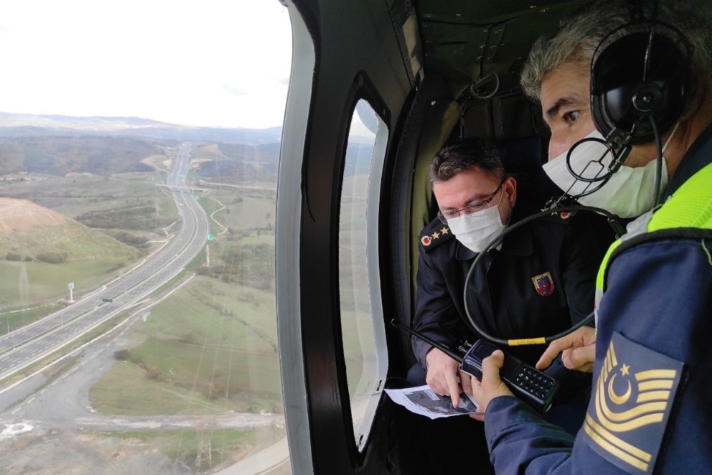 Jandarma, Kuzey Marmara Otoyolu’nu helikopterle denetliyor