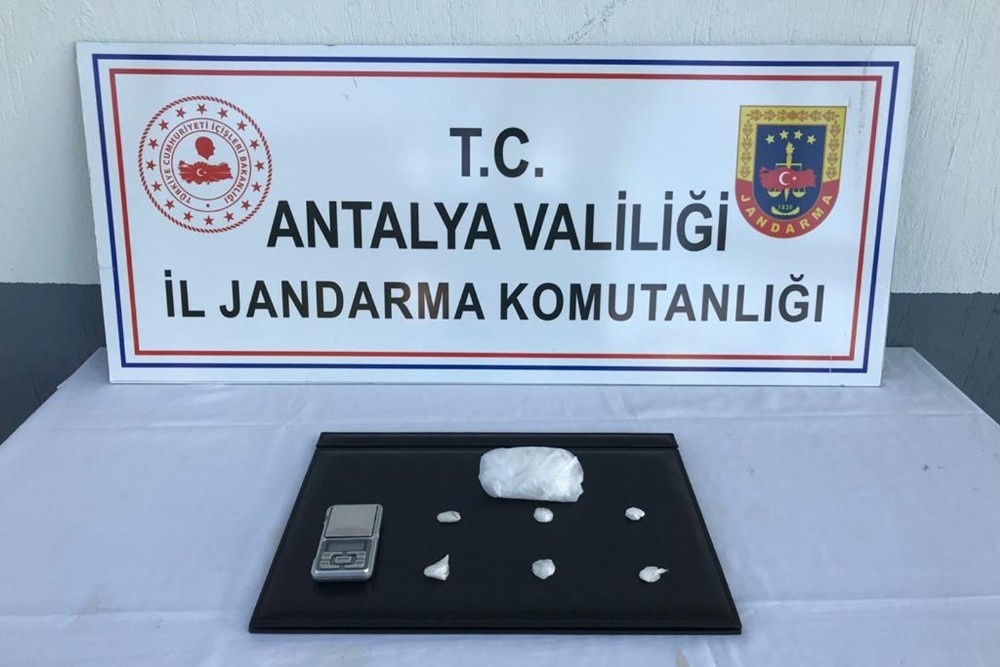 Uyuşturucu çeyiz sandığından çıktı