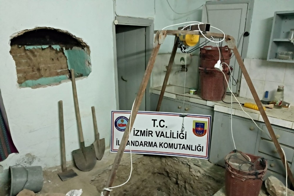 Evin mutfağında kaçak kazı yapıyorlardı, jandarmaya yakalandılar: 6 gözaltı