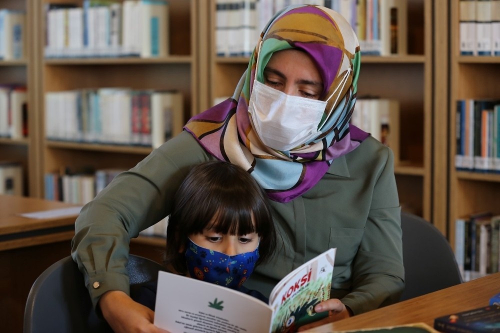 Emekli öğretmen katıldığı kurs sayesinde 4 kitap yazarak ödül kazandı