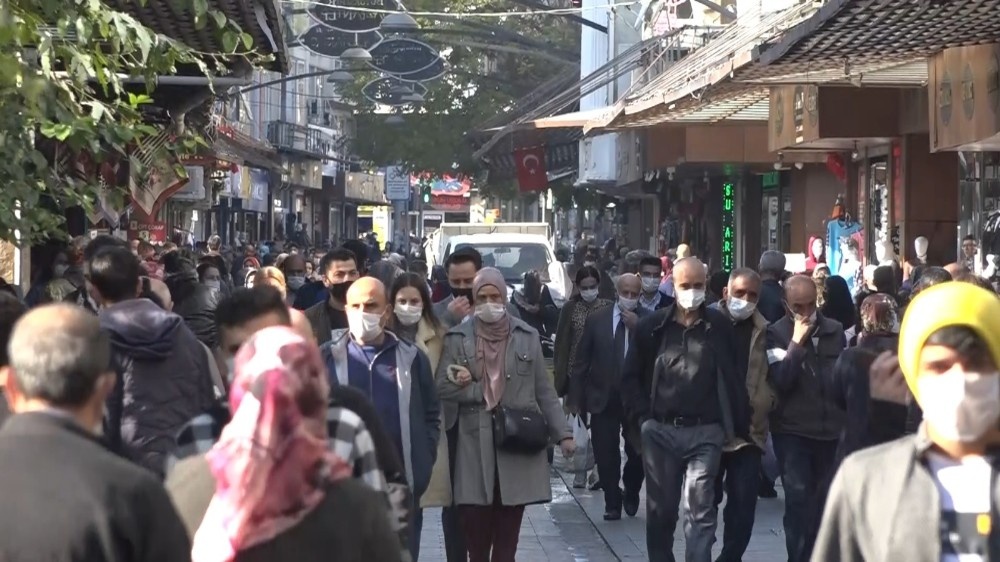 (Özel Haber) Korona virüs ile kimileri adeta dalga geçiyor kimileri ise çok ciddiye alıyor