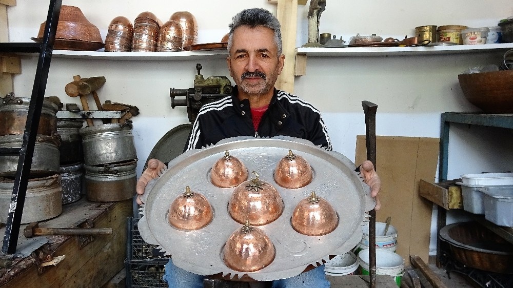 Osmanlı saraylarının tabildotu, gelin damat sofralarını süslüyor