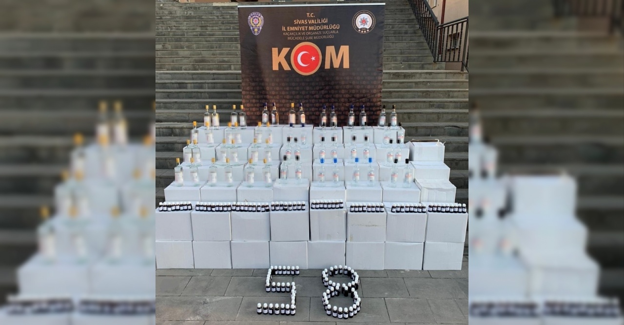 Sivas’ta Bin 620 litre etil alkol ve 156 adet alkol aroma kiti ele geçirildi