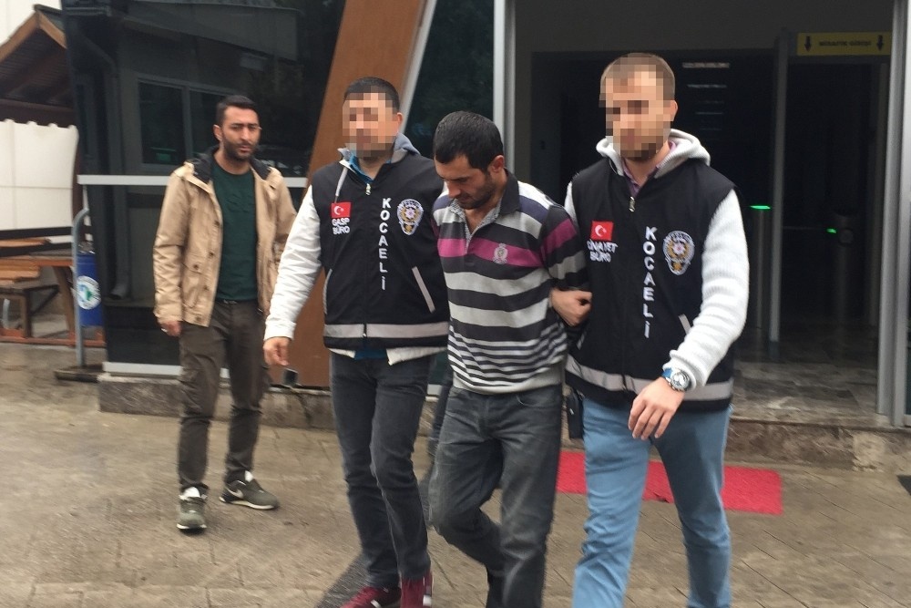 Üvey annesinin boğazını keserek öldüren şahsa müebbet talebi