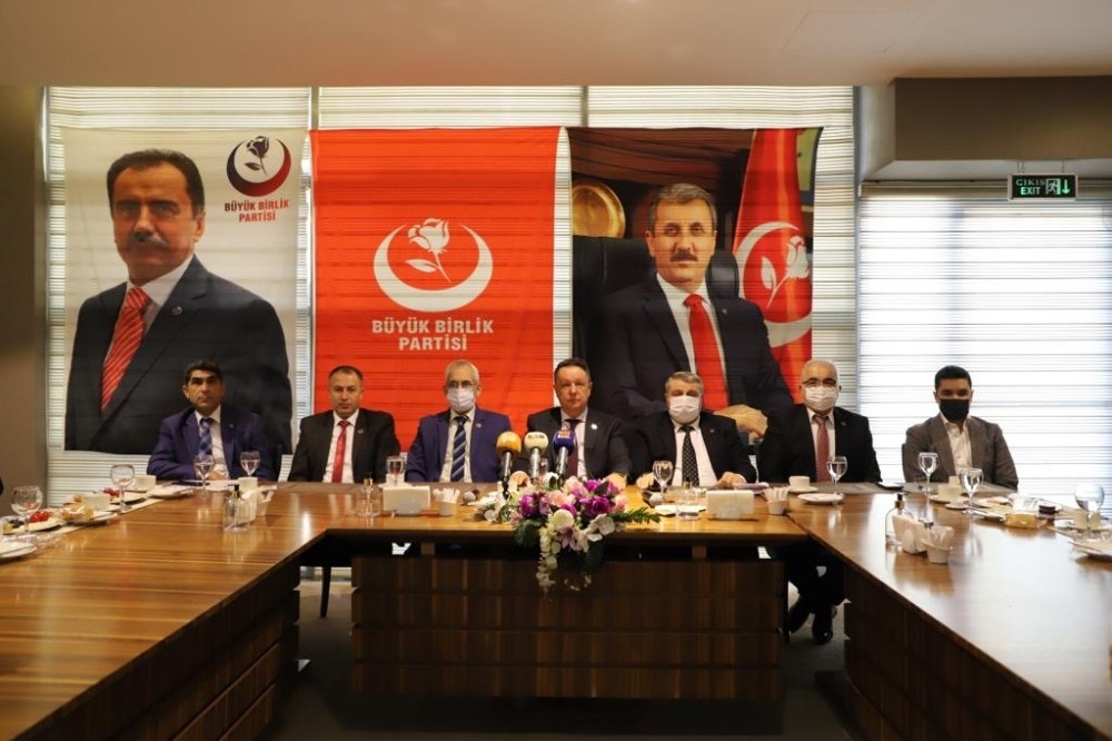Alfatlı: "Türk askeri Azerbaycan’da barış gücü olarak kalmalı"
