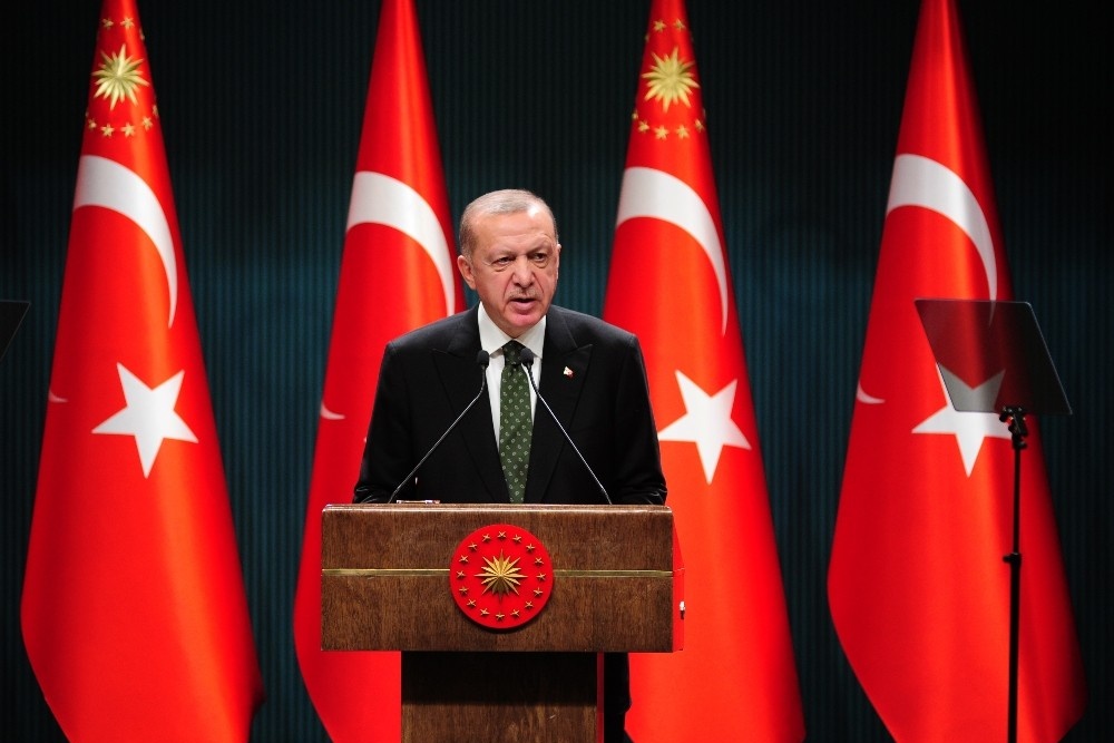 Cumhurbaşkanı Erdoğan: "Hafta sonları tedarik ve üretim zincirleri aksamayacak şekilde, saat 10.00 ile 20.00 saatleri dışında sokağa çıkma sınırlaması uygulanacak."