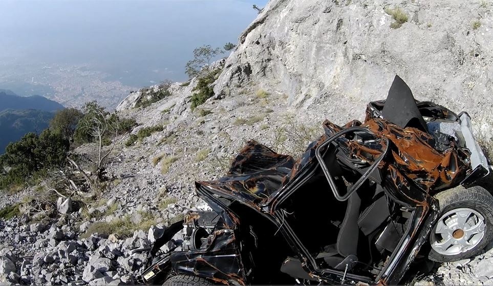 Spil’de kaderine terk edilen araçlar görüntülendi