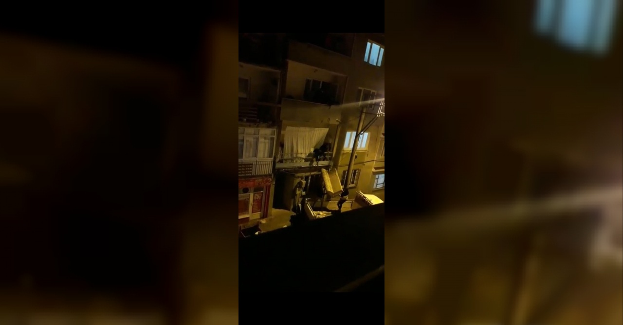 Bursa’da eşya taşıma şaşırtan görüntü.