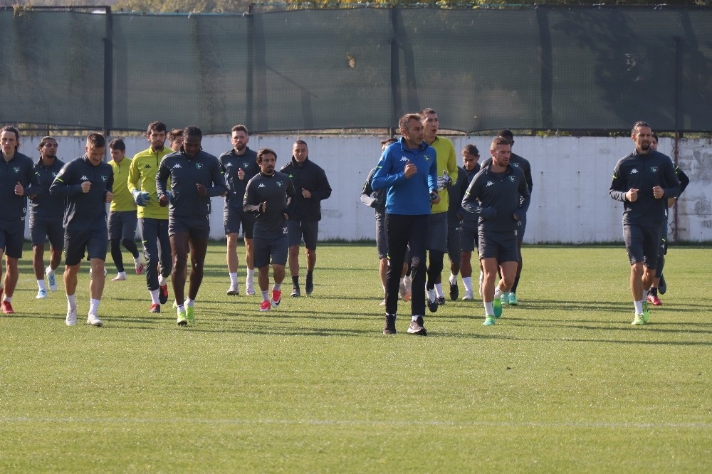 Denizlispor’da 3 oyuncu takımdan ayrı çalıştı