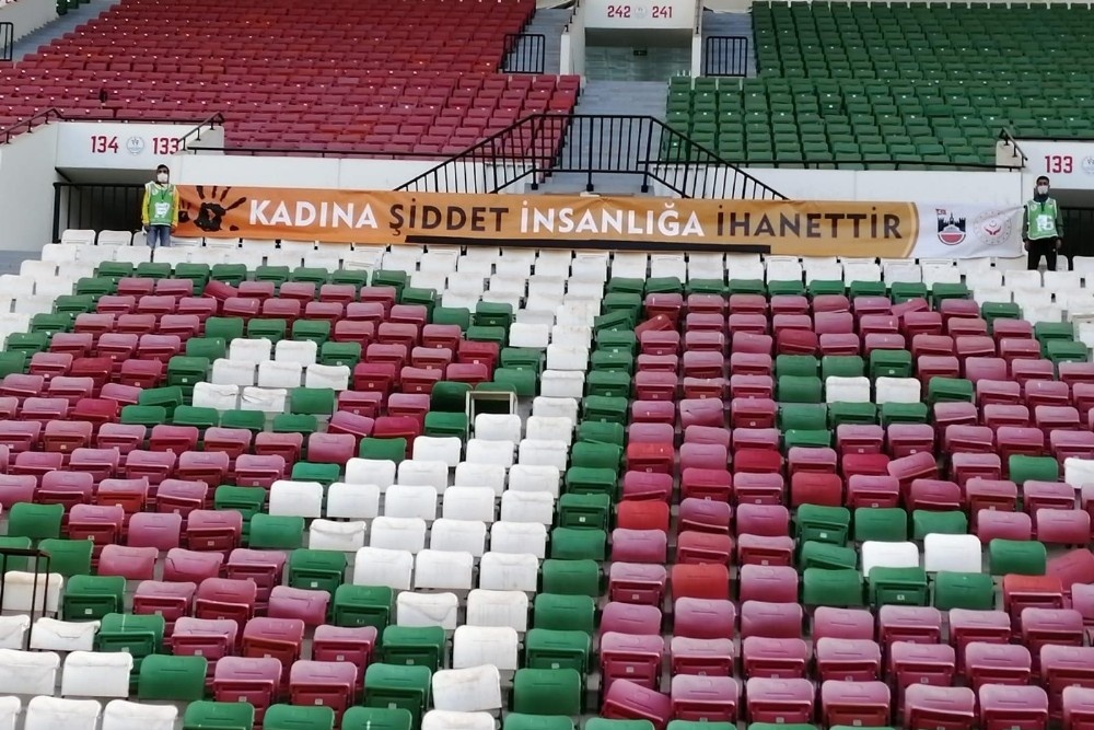 Amedspor - Kocaelispor maçı öncesi anlamlı pankart