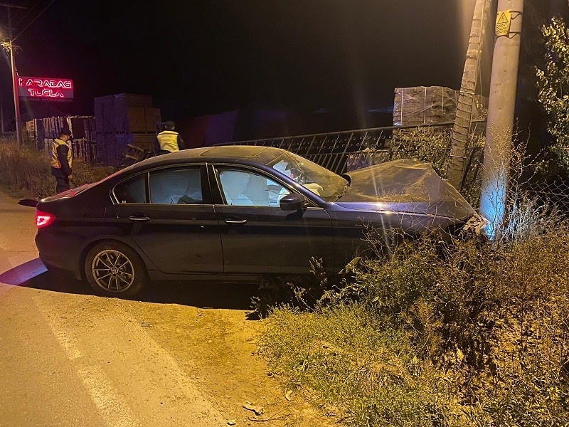 Trafik kazasının ardından otomobilin içinde uyuşturucu ve silah ele geçirildi