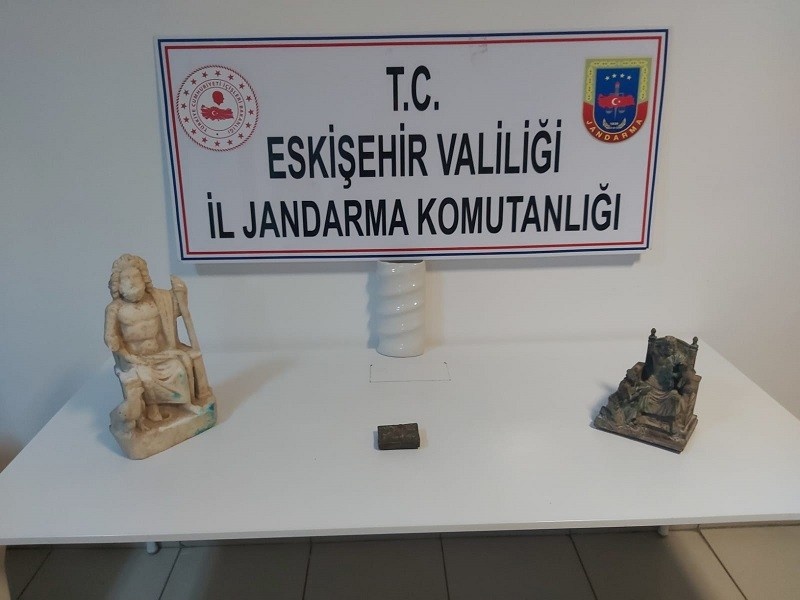 Jandarmaya tarihi eserleri satmaya çalıştılar
