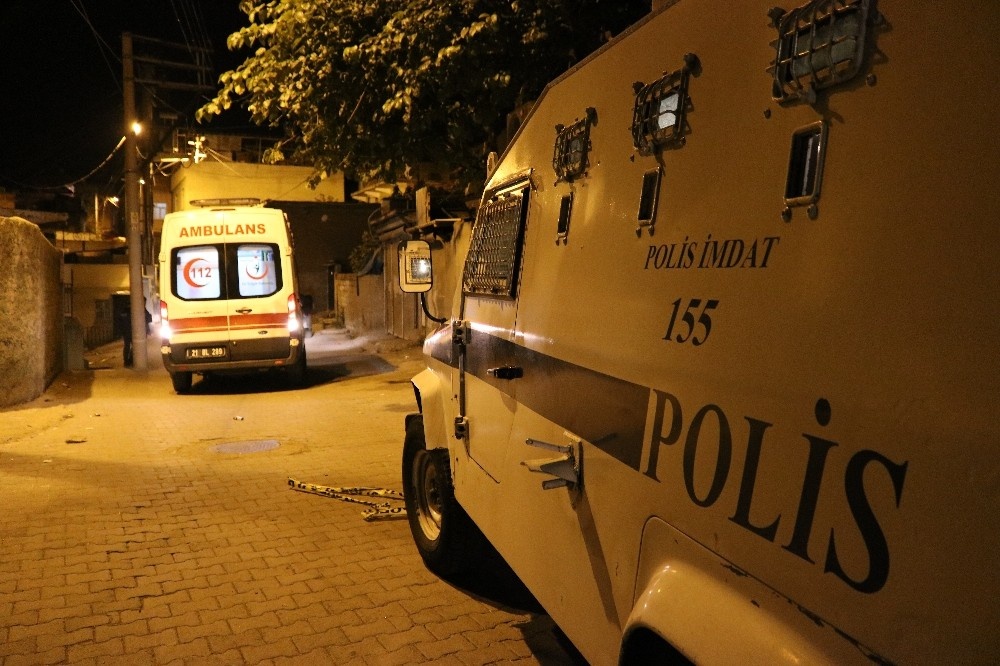 Diyarbakır’da 100’den fazla kurşunun sıkıldığı silahlı kavgada 1’i ağır 2 kişi yaralandı
