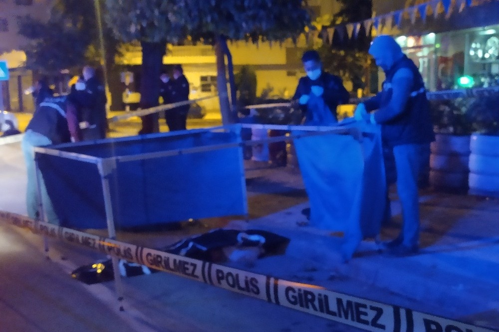 11’inci kattan aşağı atlayan 23 yaşındaki kız hayatını kaybetti