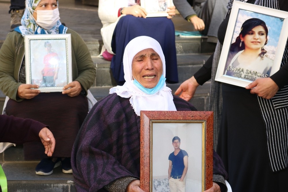 HDP önündeki ailelerin çığlığına yeni bir ses katıldı