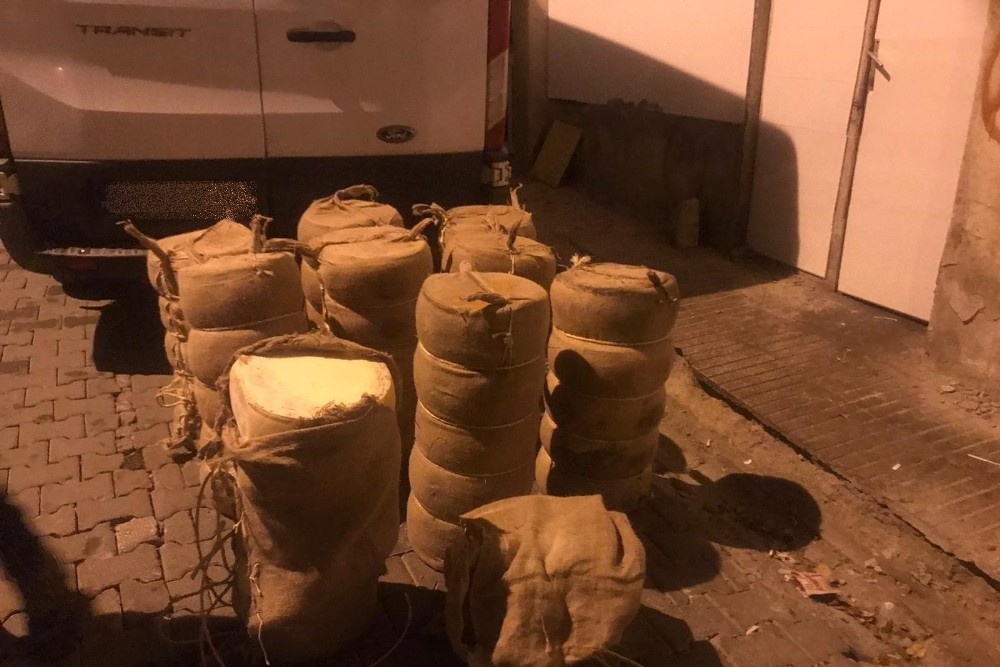 Mandıra deposundan 300 bin liralık kaşar çalındı