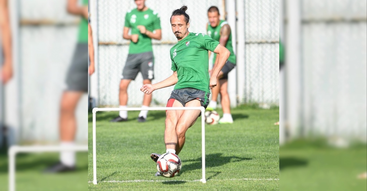 Serdar Özkan Bursaspor’la olan sözleşmesini feshetti