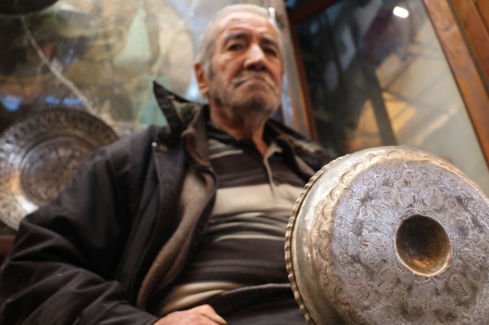 73 yıldır ekmeğini bakırdan çıkarıyor