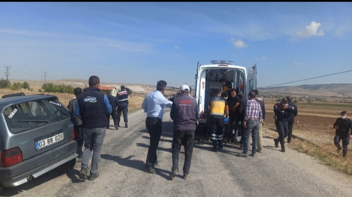 Ambulans helikopter ağır yaralı için karayoluna iniş yaptı