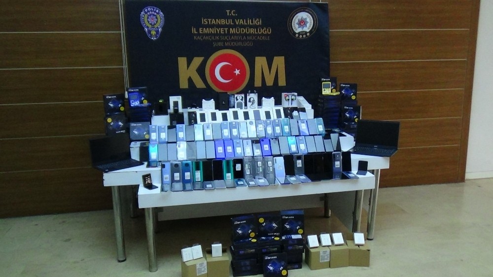 Polisten kaçak cep telefonu operasyonu