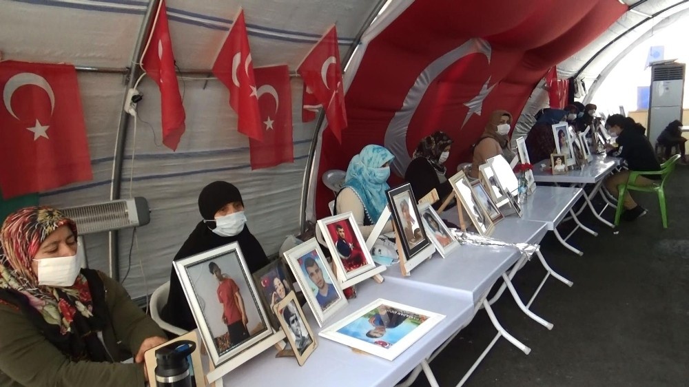 ’Diyarbakır anneleri’ eylemlerini ilk günkü kararlılıkla sürdürüyor