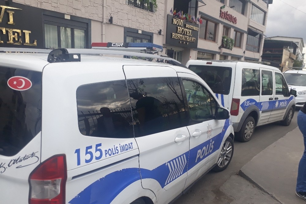 Küçükçekmece’de silahlı kavga: 3 yaralı
